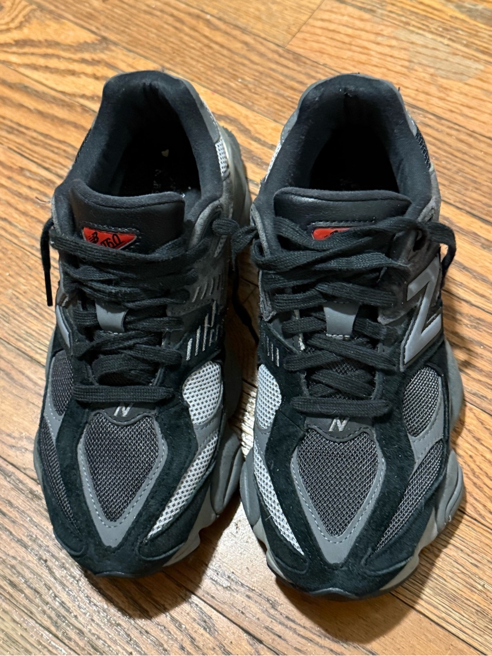 New Balance Men's Black and Gray Athletic Sneakers